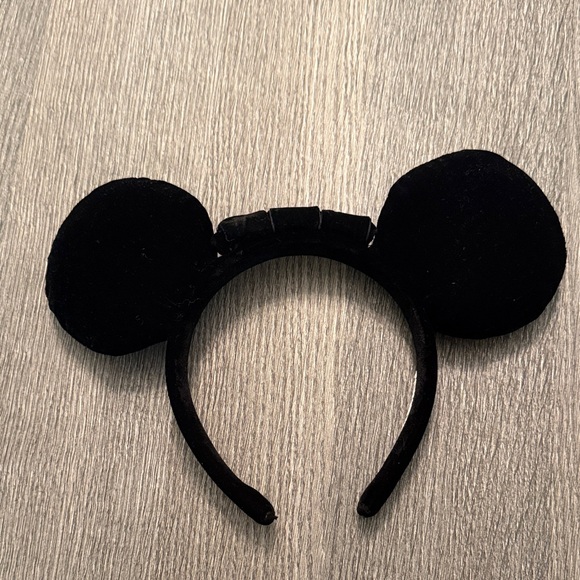 Black Sequin Polka Dot Bow Disney Ears - Picture 4 of 6